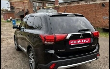 Mitsubishi Outlander III рестайлинг 3, 2016 год, 1 450 000 рублей, 3 фотография