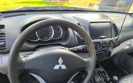 Mitsubishi L200 IV рестайлинг, 2011 год, 860 000 рублей, 1 фотография