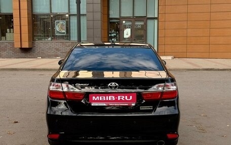 Toyota Camry, 2017 год, 2 370 000 рублей, 3 фотография