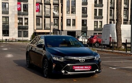 Toyota Camry, 2017 год, 2 370 000 рублей, 8 фотография