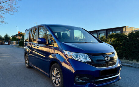 Honda Stepwgn IV рестайлинг, 2016 год, 1 680 000 рублей, 3 фотография