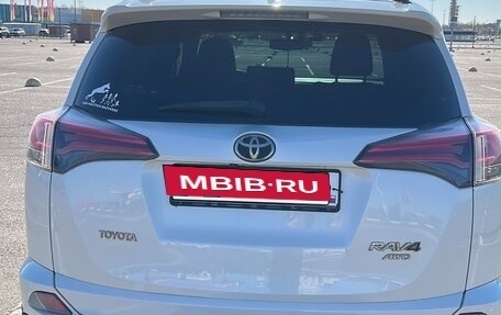 Toyota RAV4, 2017 год, 2 280 000 рублей, 2 фотография