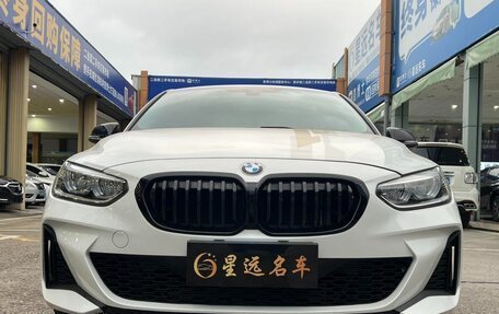 BMW 1 серия, 2023 год, 1 450 000 рублей, 2 фотография