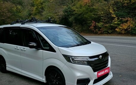 Honda Stepwgn IV рестайлинг, 2019 год, 3 200 000 рублей, 1 фотография