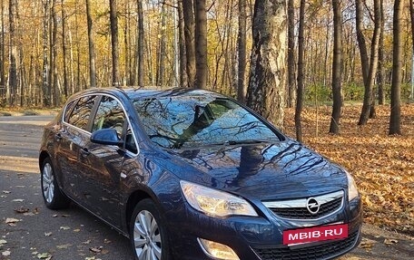 Opel Astra J, 2011 год, 720 000 рублей, 2 фотография