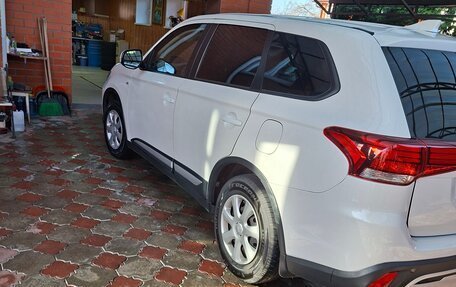Mitsubishi Outlander III рестайлинг 3, 2018 год, 1 790 000 рублей, 4 фотография