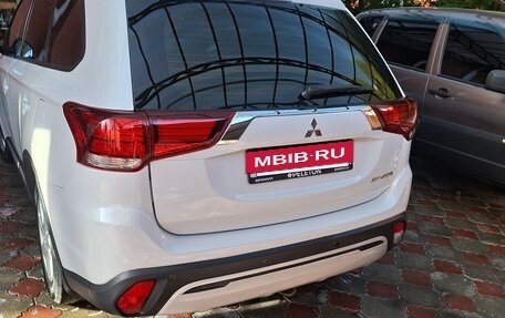 Mitsubishi Outlander III рестайлинг 3, 2018 год, 1 790 000 рублей, 5 фотография