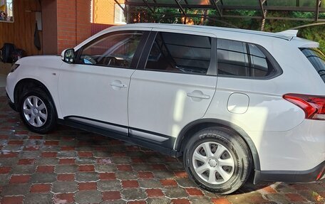 Mitsubishi Outlander III рестайлинг 3, 2018 год, 1 790 000 рублей, 7 фотография