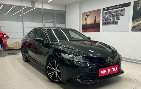Toyota Camry, 2020 год, 2 800 000 рублей, 3 фотография