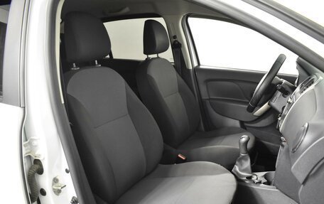 Renault Logan II, 2017 год, 699 900 рублей, 8 фотография