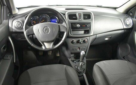 Renault Logan II, 2017 год, 699 900 рублей, 6 фотография