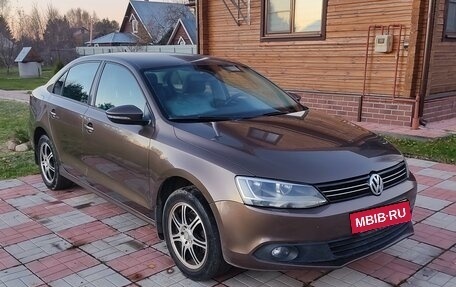 Volkswagen Jetta VII, 2012 год, 1 050 000 рублей, 2 фотография