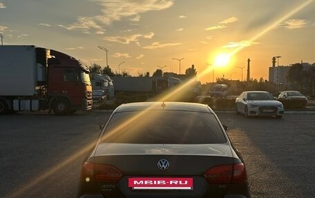 Volkswagen Jetta VII, 2013 год, 710 000 рублей, 2 фотография