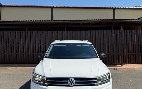 Volkswagen Tiguan II, 2019 год, 2 080 000 рублей, 2 фотография