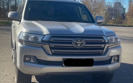 Toyota Land Cruiser 200, 2016 год, 5 490 000 рублей, 2 фотография