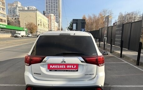 Mitsubishi Outlander III рестайлинг 3, 2017 год, 2 050 000 рублей, 2 фотография