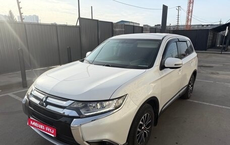 Mitsubishi Outlander III рестайлинг 3, 2017 год, 2 050 000 рублей, 3 фотография