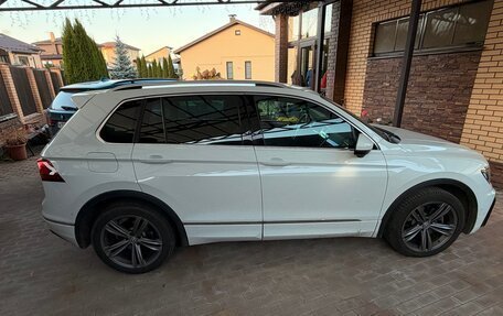 Volkswagen Tiguan II, 2018 год, 2 700 000 рублей, 2 фотография