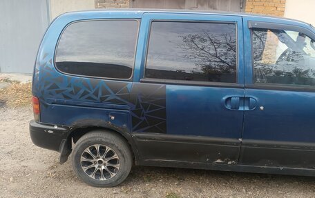 Nissan Serena I, 2000 год, 150 000 рублей, 4 фотография