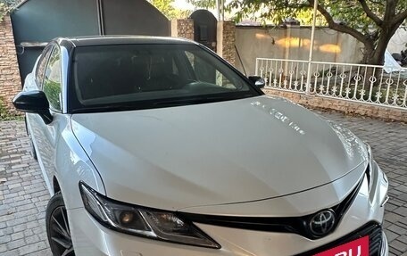 Toyota Camry, 2021 год, 3 200 000 рублей, 2 фотография