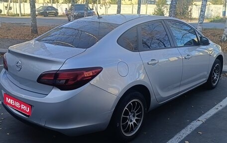 Opel Astra J, 2014 год, 660 000 рублей, 2 фотография