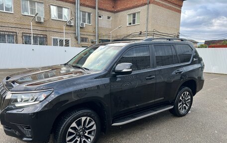 Toyota Land Cruiser Prado 150 рестайлинг, 2021 год, 7 000 000 рублей, 3 фотография