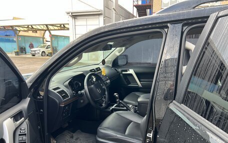 Toyota Land Cruiser Prado 150 рестайлинг, 2021 год, 7 000 000 рублей, 5 фотография