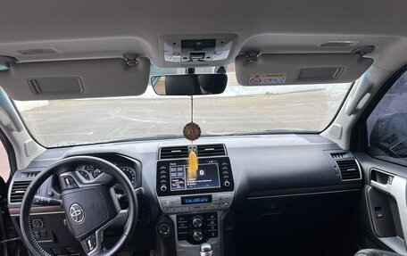 Toyota Land Cruiser Prado 150 рестайлинг, 2021 год, 7 000 000 рублей, 6 фотография