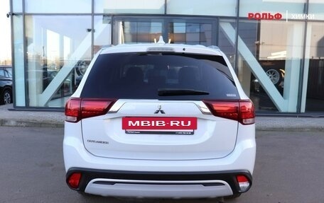 Mitsubishi Outlander III рестайлинг 3, 2020 год, 2 197 000 рублей, 5 фотография