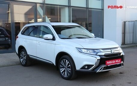 Mitsubishi Outlander III рестайлинг 3, 2020 год, 2 197 000 рублей, 3 фотография