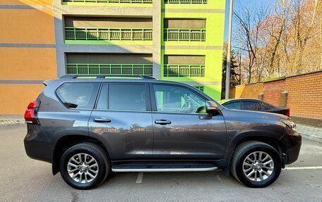 Toyota Land Cruiser Prado 150 рестайлинг, 2018 год, 4 100 000 рублей, 5 фотография