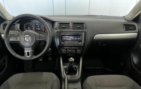 Volkswagen Jetta VII, 2011 год, 880 000 рублей, 4 фотография