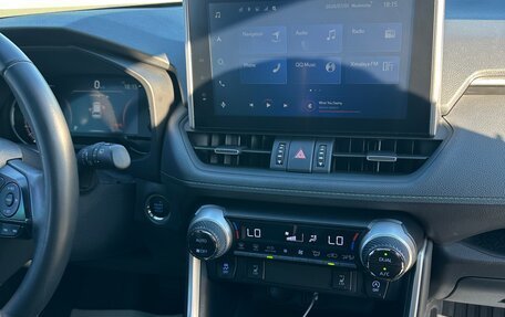 Toyota RAV4, 2023 год, 3 500 000 рублей, 10 фотография