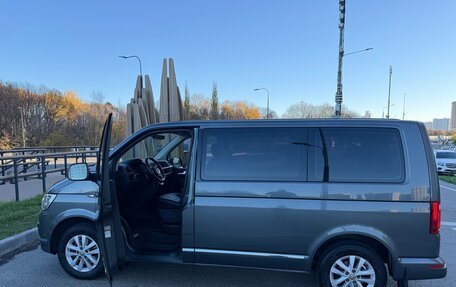 Volkswagen Caravelle T6 рестайлинг, 2017 год, 3 000 000 рублей, 2 фотография