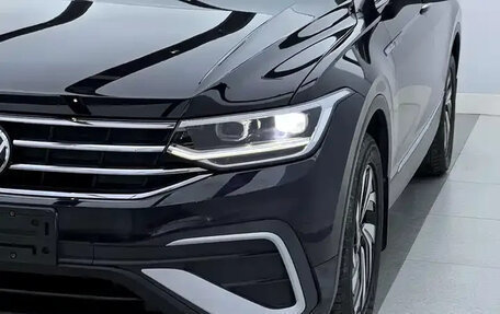 Volkswagen Tiguan II, 2023 год, 2 354 000 рублей, 2 фотография