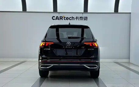 Volkswagen Tiguan II, 2023 год, 2 354 000 рублей, 3 фотография