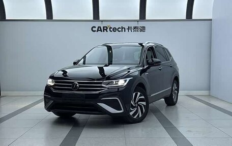 Volkswagen Tiguan II, 2023 год, 2 354 000 рублей, 4 фотография