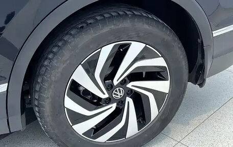 Volkswagen Tiguan II, 2023 год, 2 354 000 рублей, 13 фотография