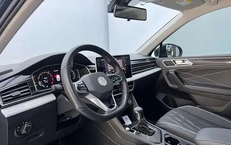 Volkswagen Tiguan II, 2023 год, 2 354 000 рублей, 15 фотография