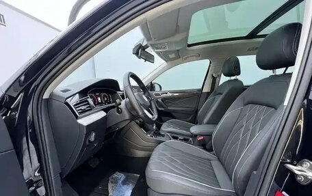 Volkswagen Tiguan II, 2023 год, 2 354 000 рублей, 17 фотография