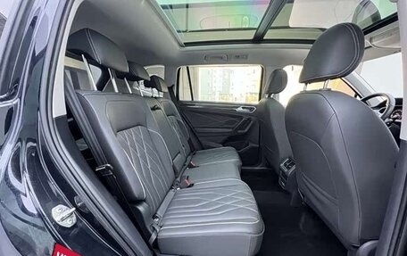 Volkswagen Tiguan II, 2023 год, 2 354 000 рублей, 20 фотография