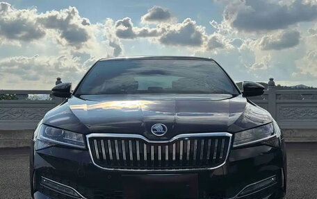 Skoda Superb III рестайлинг, 2023 год, 1 867 018 рублей, 2 фотография