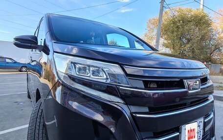 Toyota Noah III, 2019 год, 2 650 000 рублей, 3 фотография