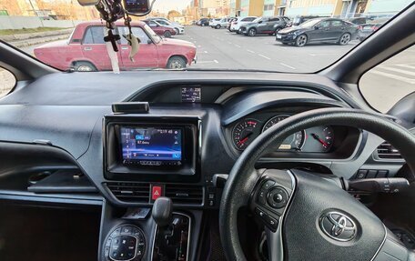 Toyota Noah III, 2019 год, 2 650 000 рублей, 5 фотография
