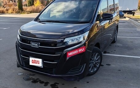 Toyota Noah III, 2019 год, 2 650 000 рублей, 2 фотография