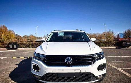 Volkswagen T-Roc I, 2022 год, 1 680 006 рублей, 2 фотография