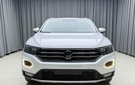 Volkswagen T-Roc I, 2022 год, 1 680 000 рублей, 2 фотография