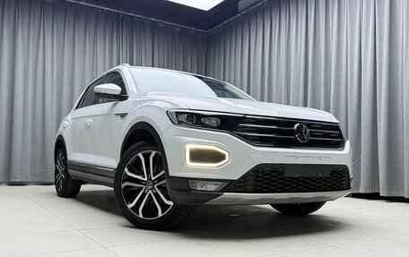 Volkswagen T-Roc I, 2022 год, 1 680 000 рублей, 4 фотография