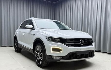 Volkswagen T-Roc I, 2022 год, 1 680 000 рублей, 3 фотография