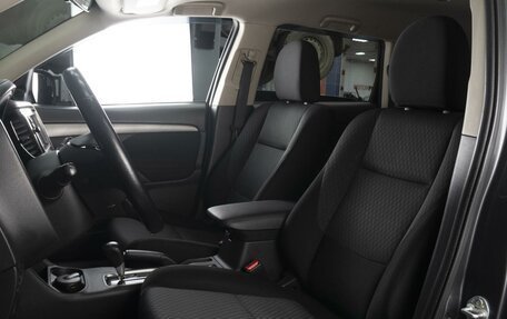 Mitsubishi Outlander III рестайлинг 3, 2015 год, 1 720 000 рублей, 8 фотография